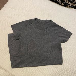 Lulu swiftly tee size 4